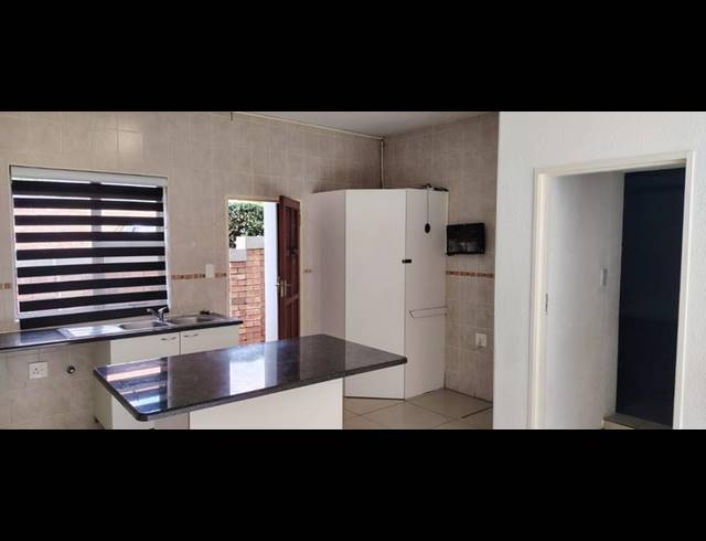 3 BEDROOM TOWNHOUSE FOR SALE IN RANDBURG CENTRAL
